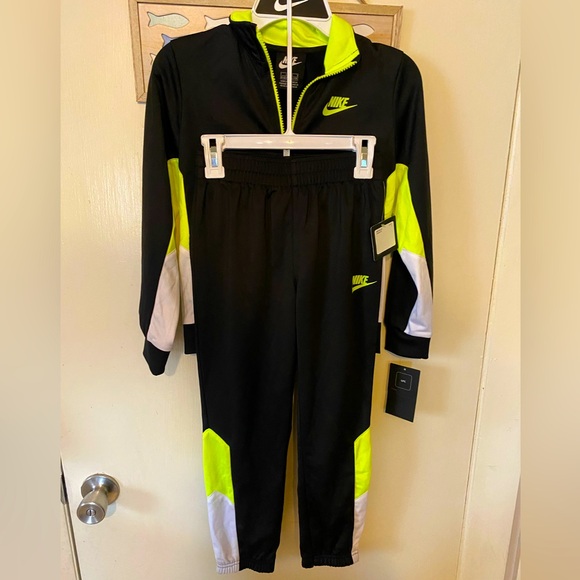 NIKE boys L size 7 New with Tags!! - Picture 1 of 6